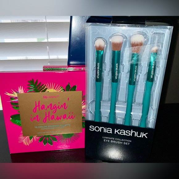 Hangin’ in Hawaii Makeup Bundle - Picture 2 of 13